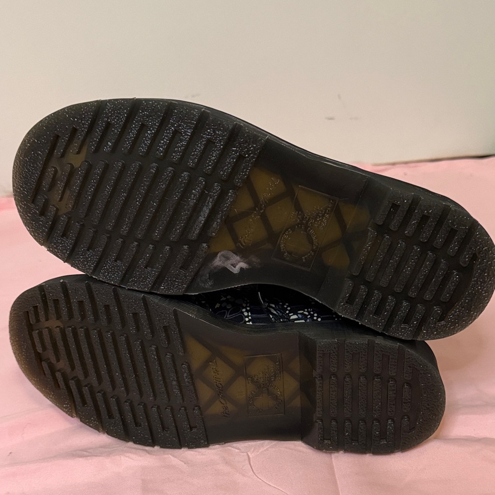 Dr. Martens 1460 8-eye in Black and gray butterfly Patterned Lace Up Boots.NEW! - Picture 6 of 10